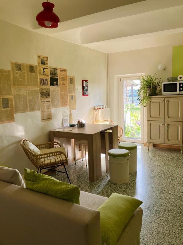 Kitchen or kitchenette, Seating area