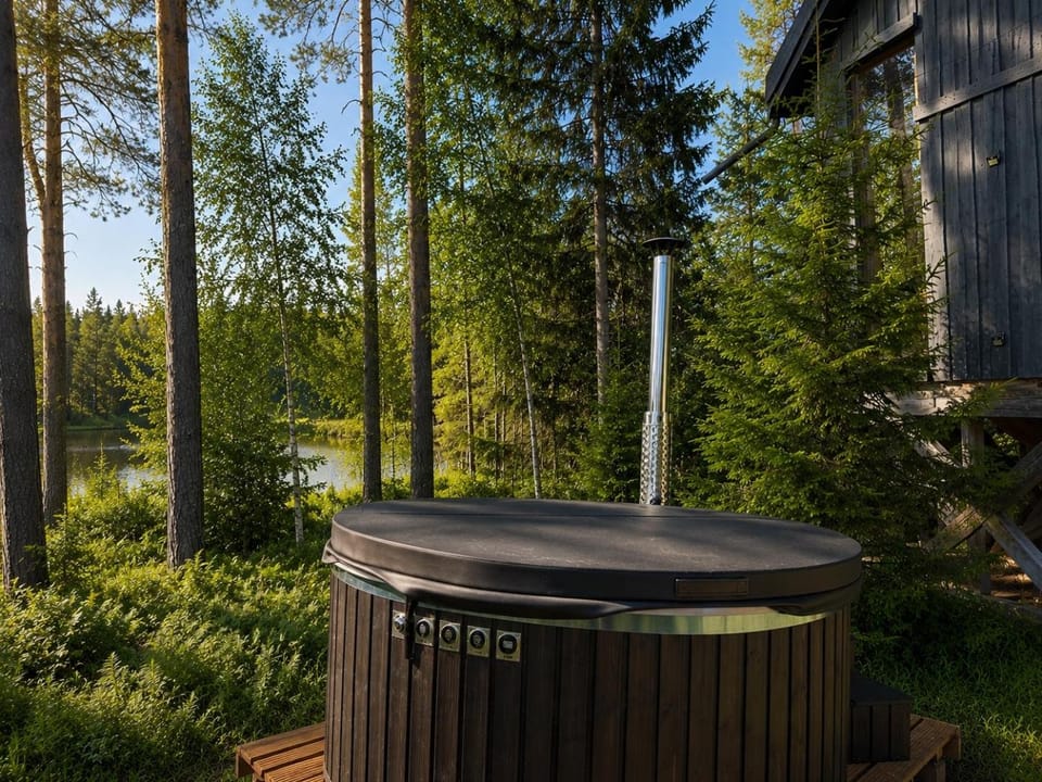 Viking Treehouse with Hot Tub, Sauna, Lake & Deer Park House in Latvia