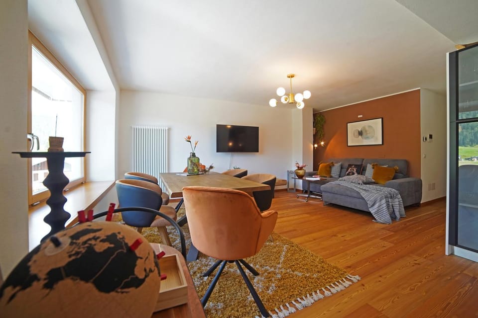Communal lounge/ TV room, Living room, Evening entertainment