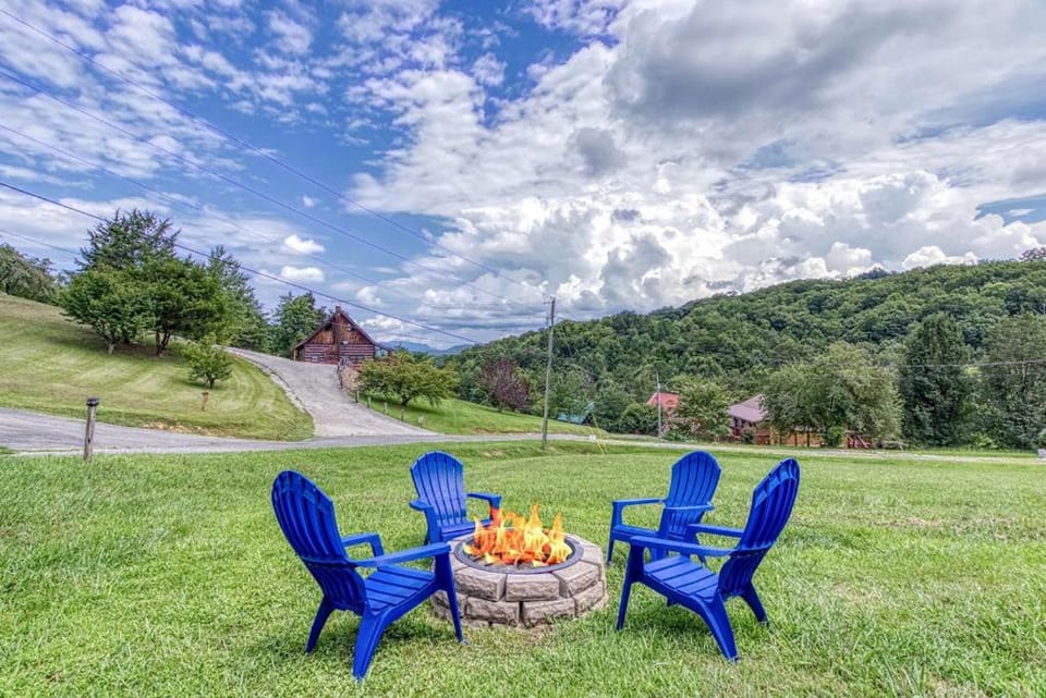 Amazing Grace-Cozy Cabin Retreat in the Smokies Cabin in Sevier County