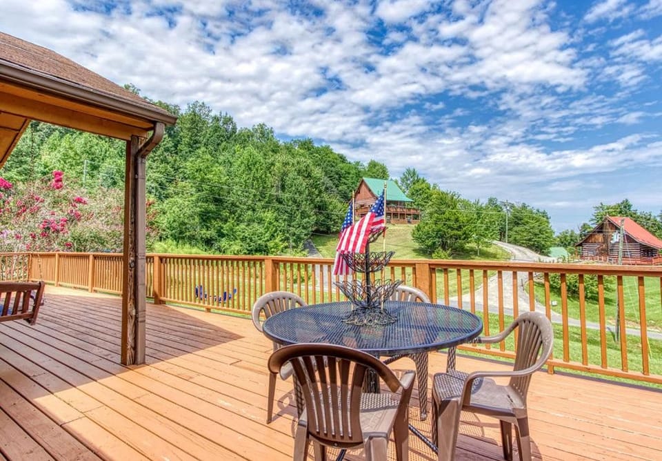 Amazing Grace-Cozy Cabin Retreat in the Smokies Cabin in Sevier County