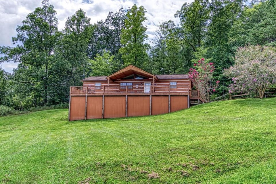 Amazing Grace-Cozy Cabin Retreat in the Smokies Cabin in Sevier County