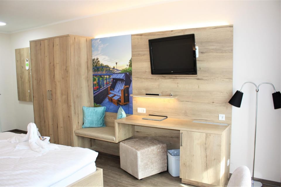 TV and multimedia, locker, oven