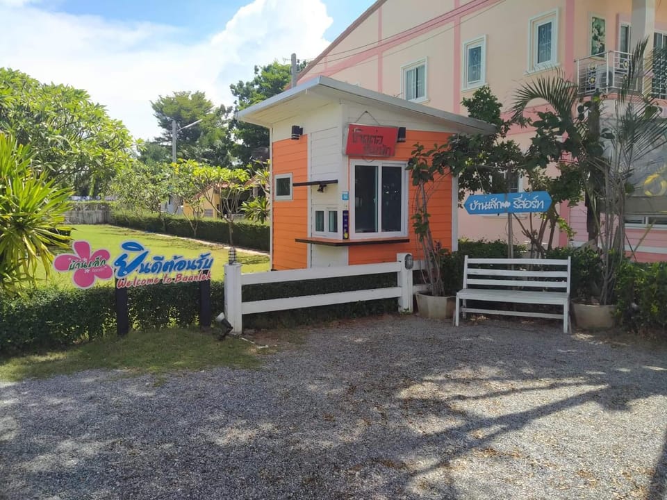 บ้านเล็ก รีสอร์ท Resort in Prachuap Khiri Khan, Thailand