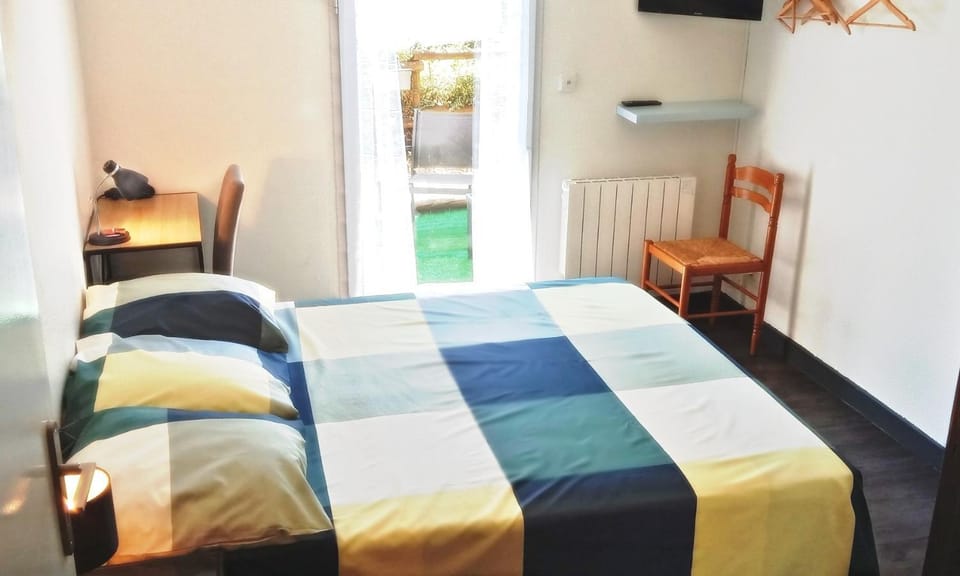 Bed, Photo of the whole room, Bedroom, furniture