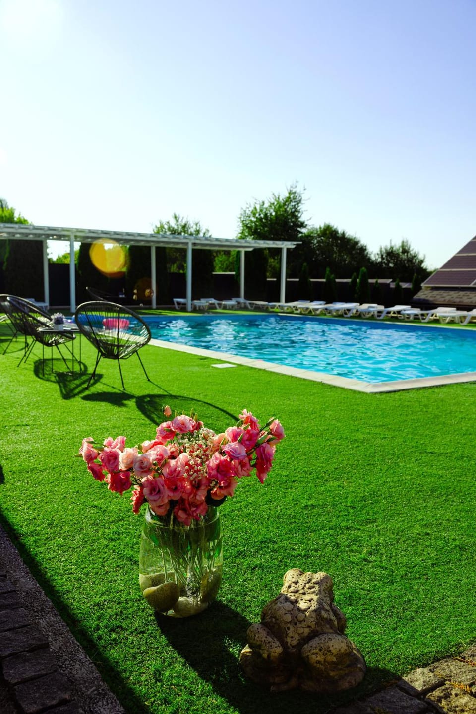 Day, Natural landscape, Garden, Pool view, Swimming pool, sunbed