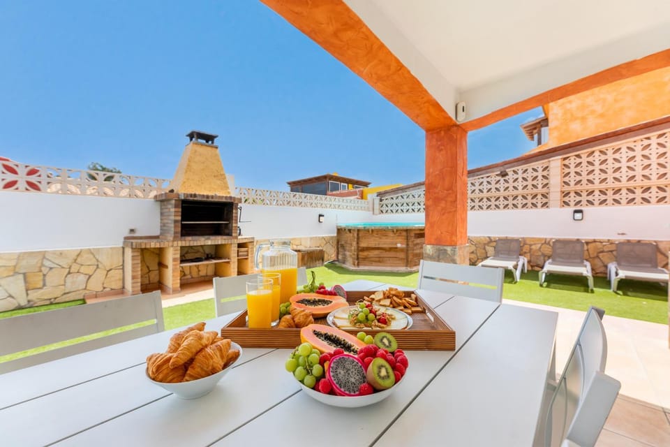 BBQ facilities, Swimming pool
