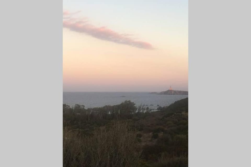 VILLASIMIUS VILLA AND GARDEN, 10 MIN FROM BEACH Villa in Sardinia