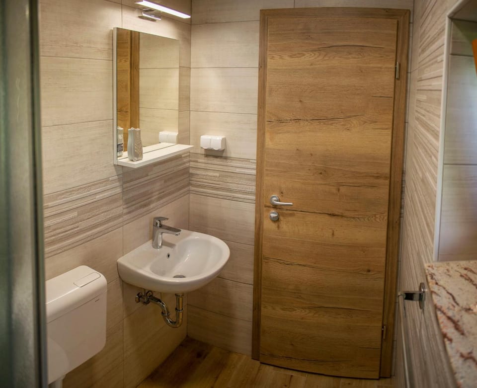 Shower, Bathroom, towels