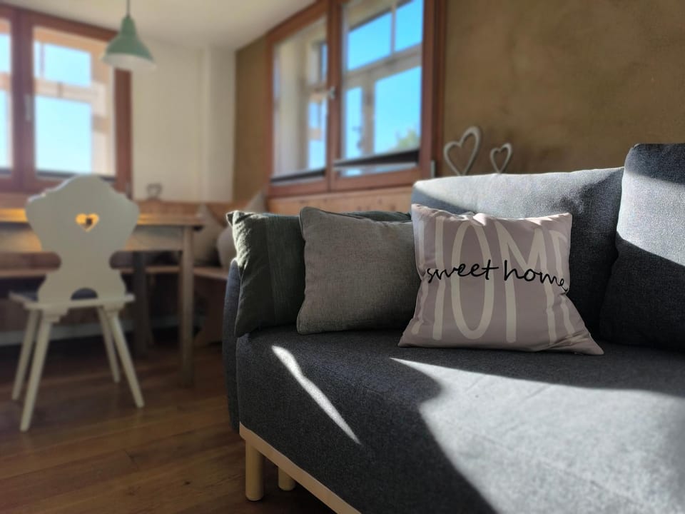 Bed, Living room, Seating area, Dining area