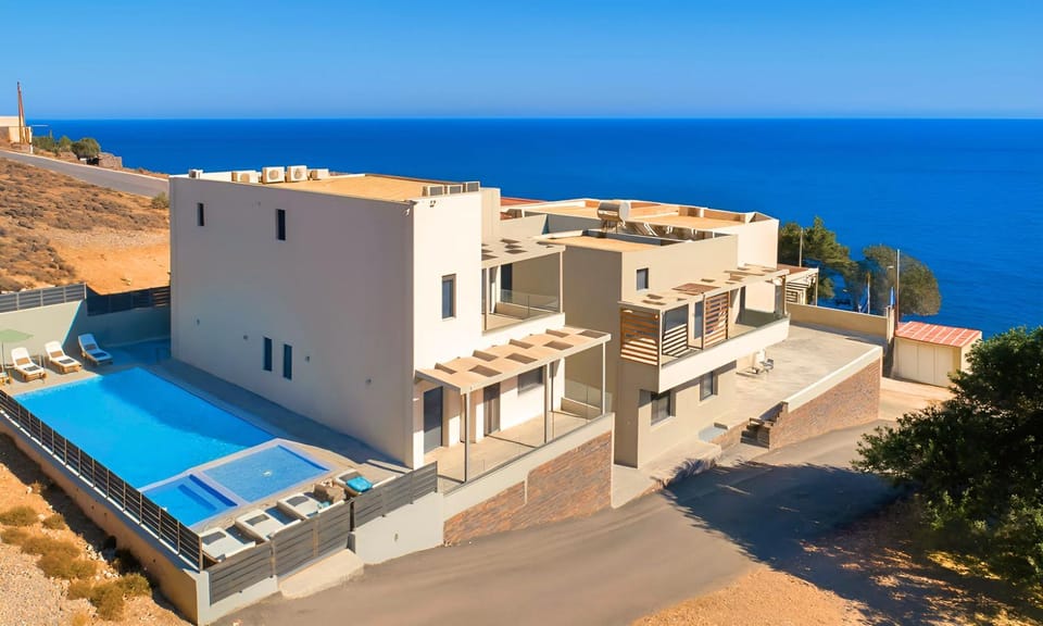 Property building, Day, Natural landscape, Pool view, Sea view, Swimming pool, sunbed