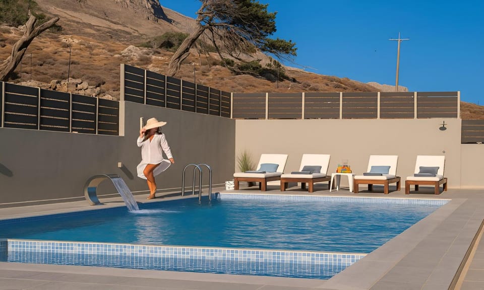 Day, People, Natural landscape, Pool view, Swimming pool, group of guests, sunbed