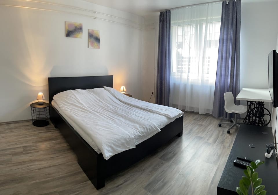 TV and multimedia, Photo of the whole room, Bedroom