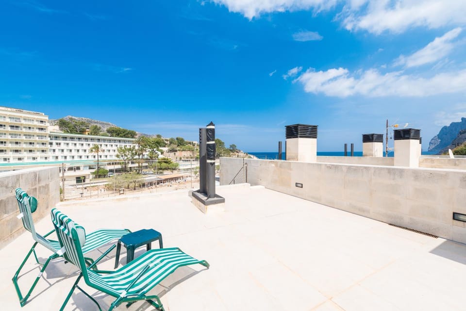 BBQ facilities, Balcony/Terrace, Landmark view, Mountain view, Sea view