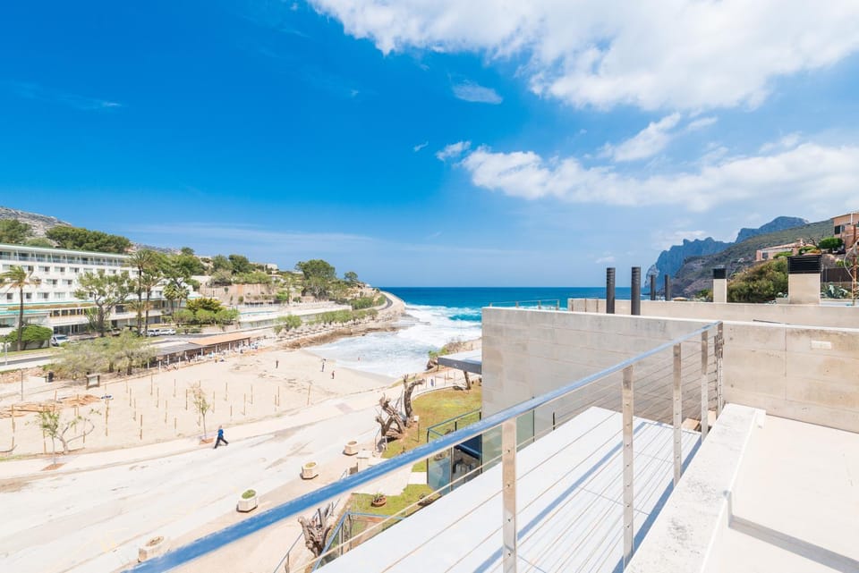 Balcony/Terrace, Garden view, Landmark view, Mountain view, Sea view, Street view