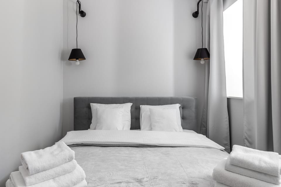 Bed, Seating area, Bedroom