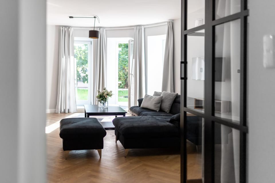 TV and multimedia, Balcony/Terrace, Living room, Seating area, Garden view, Area and facilities