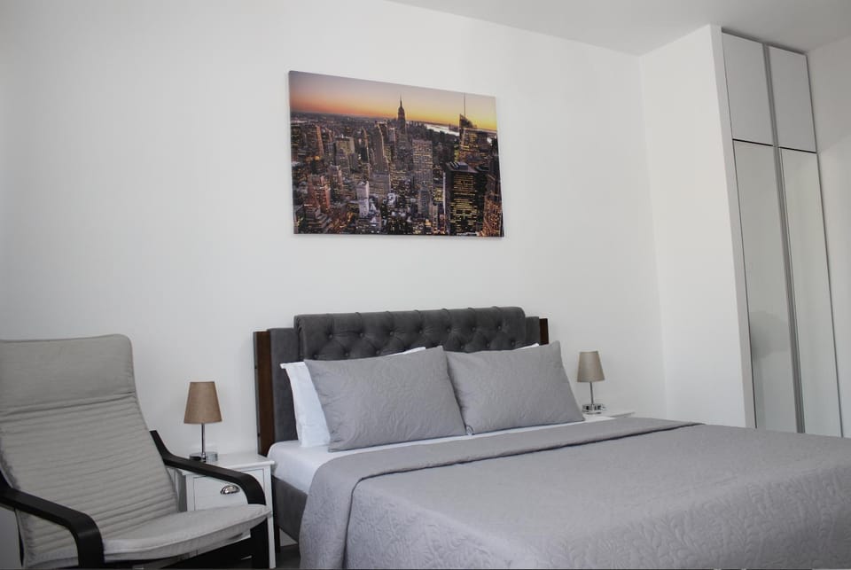 Seating area, Bedroom