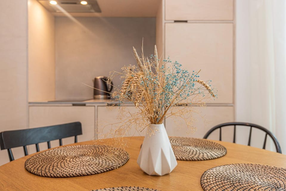Seating area, Dining area