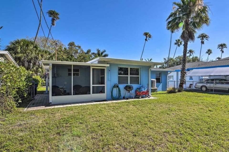 Rita's Cottage by the Beach - Steps to Ocean! House in Indian Rocks Beach