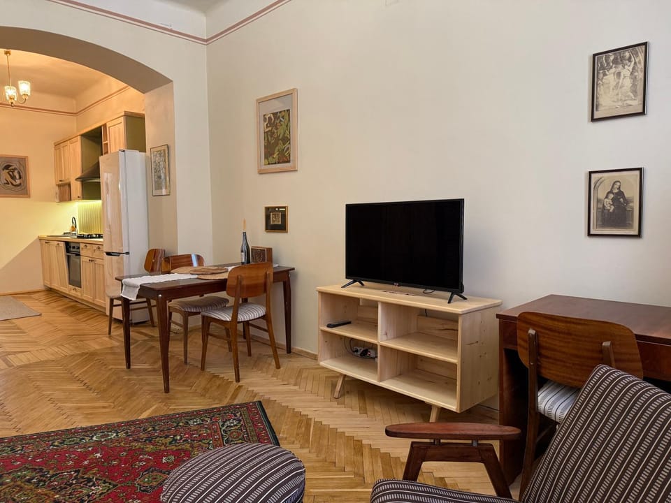 TV and multimedia, Seating area