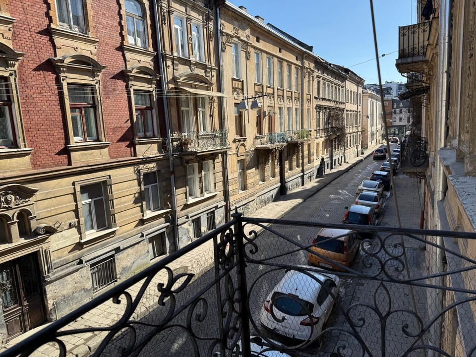 Street view, Location, Parking