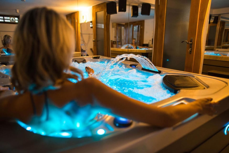 Hot Tub, Massage, Spa and wellness centre/facilities, Bath