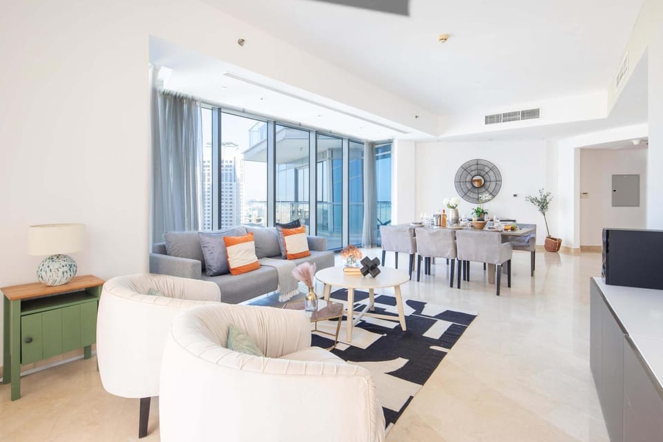 Frank Porter - Trident Grand Apartment in Dubai