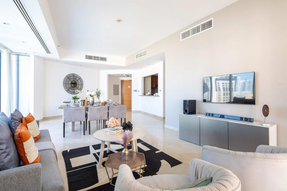 Frank Porter - Trident Grand Apartment in Dubai