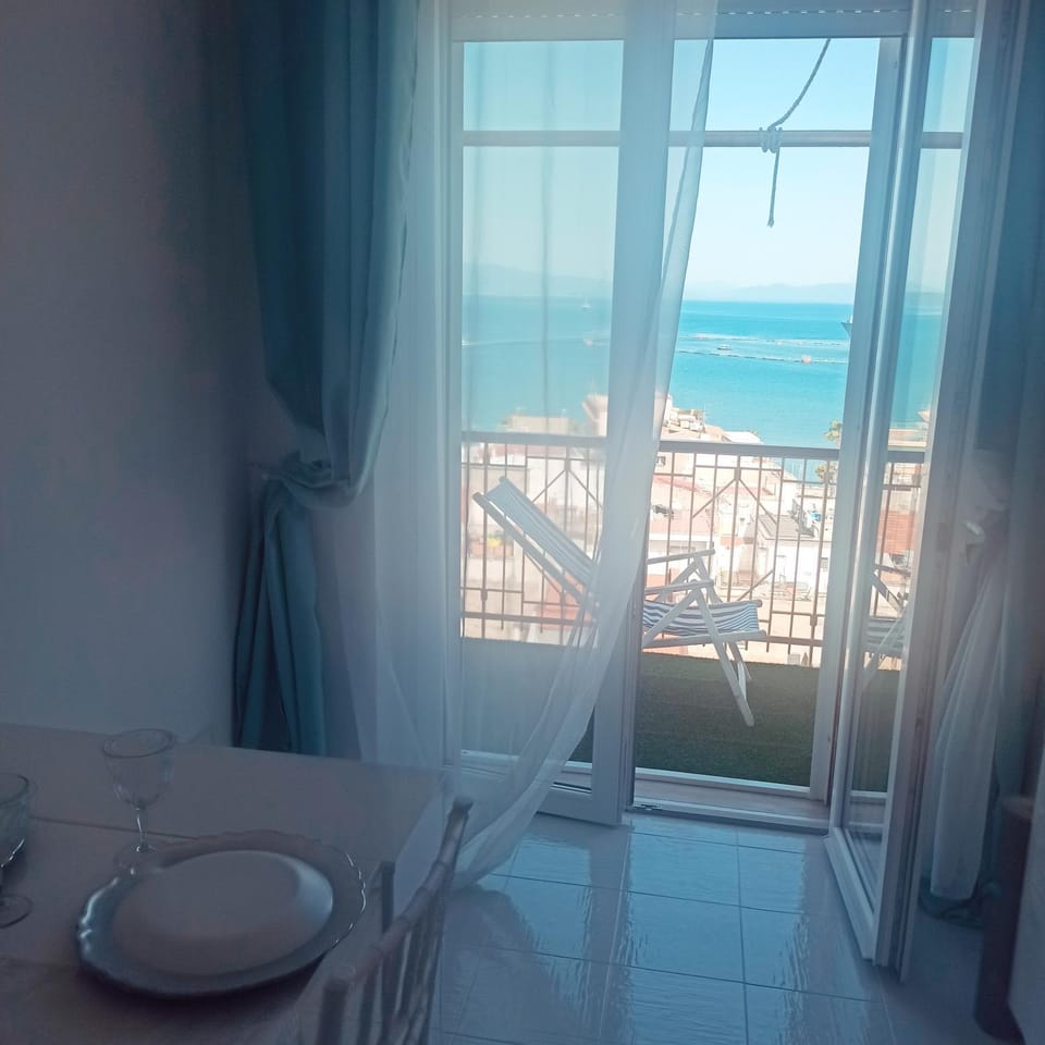 Natural landscape, Balcony/Terrace, Dining area, Sea view