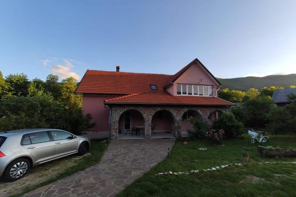 Property building, Natural landscape, Garden view, Mountain view, Parking