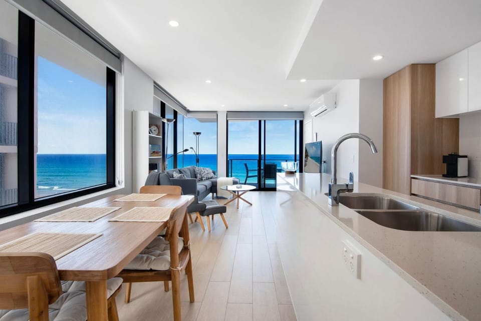 Ocean Views Apartment with Rooftop Pool - CoastHM Apartment in Palm Beach
