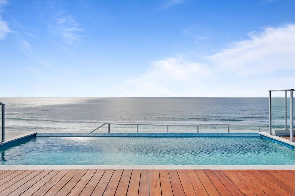 Ocean Views Apartment with Rooftop Pool - CoastHM Apartment in Palm Beach