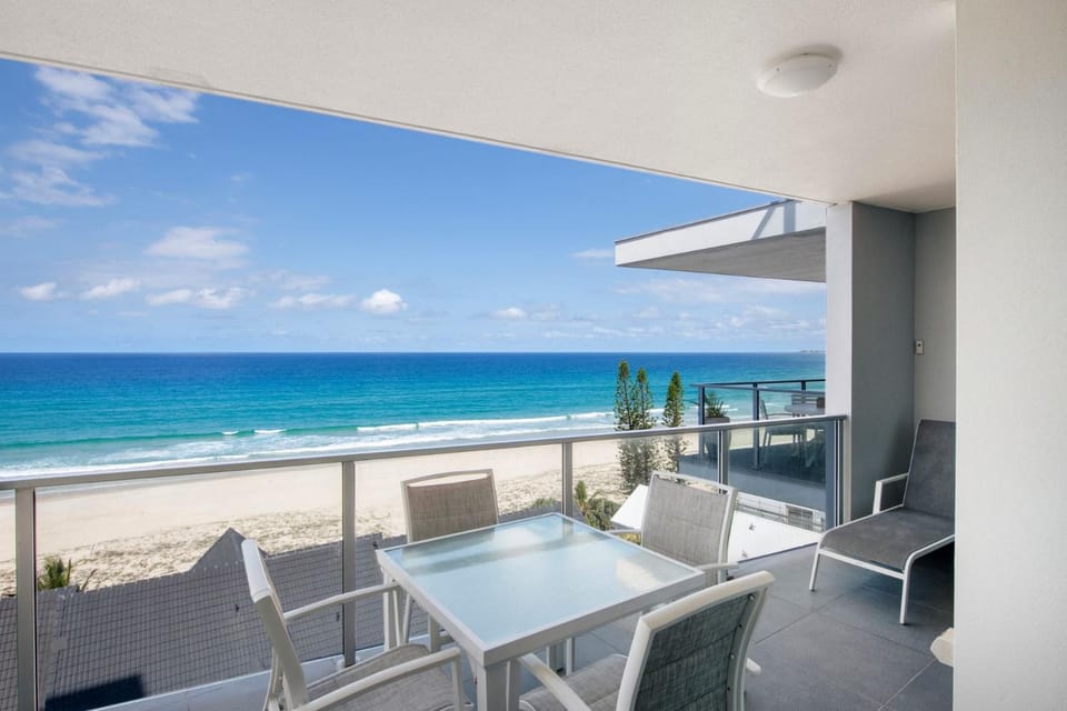 Ocean Views Apartment with Rooftop Pool - CoastHM Apartment in Palm Beach