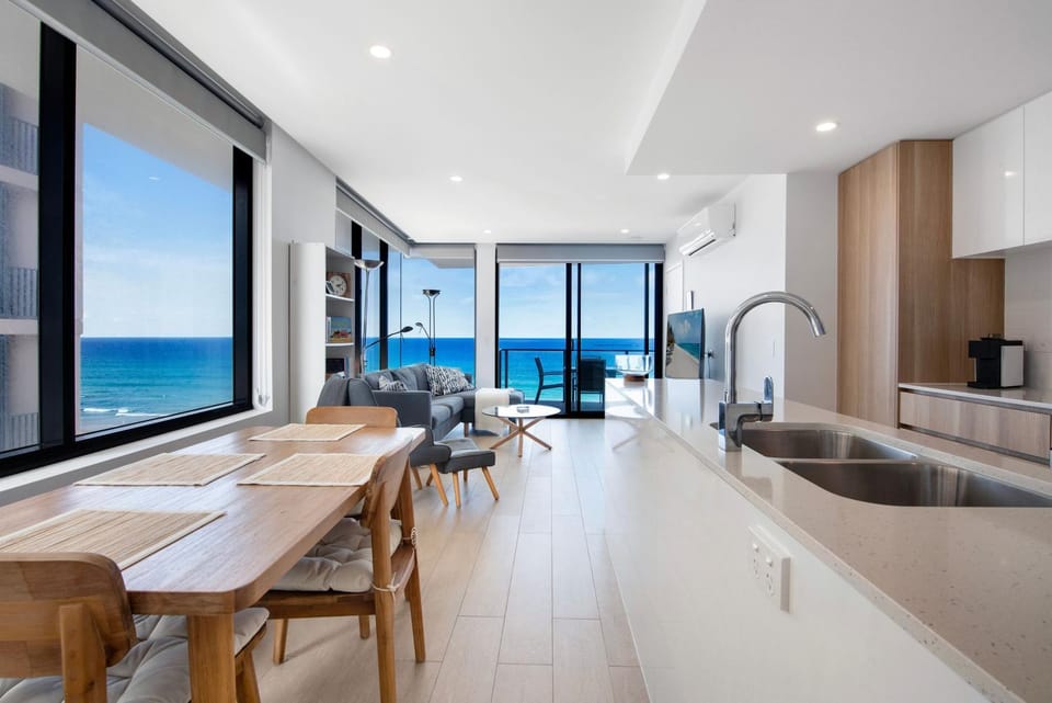 Ocean Views Apartment with Rooftop Pool - CoastHM Apartment in Palm Beach