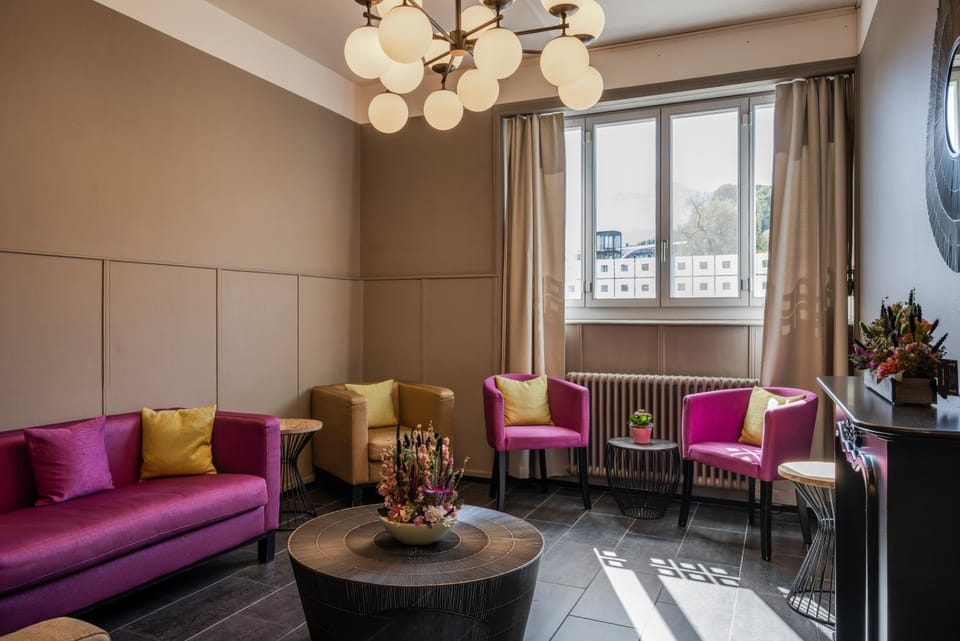 Communal lounge/ TV room