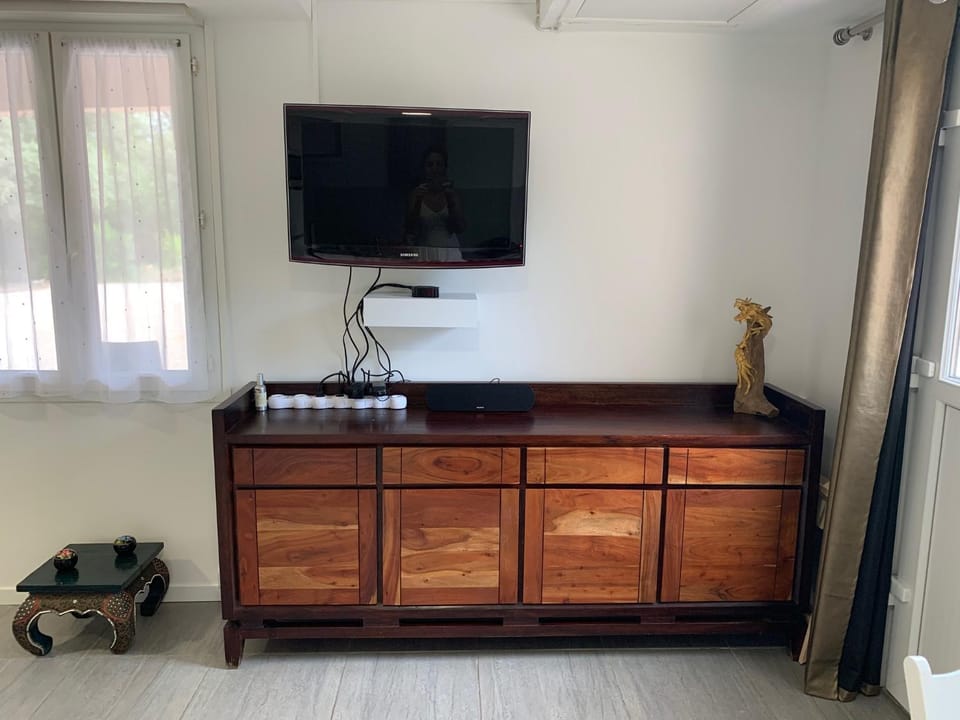 JOLI STUDIO INDEPENDANT 20m² AVEC JARDIN Apartment in Saint-Maximin-la-Sainte-Baume