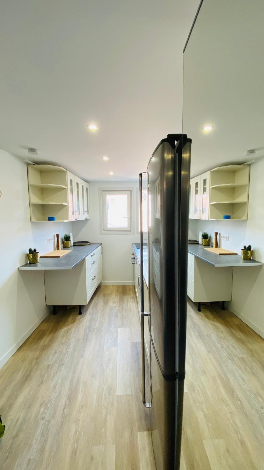 Kitchen or kitchenette, Communal kitchen