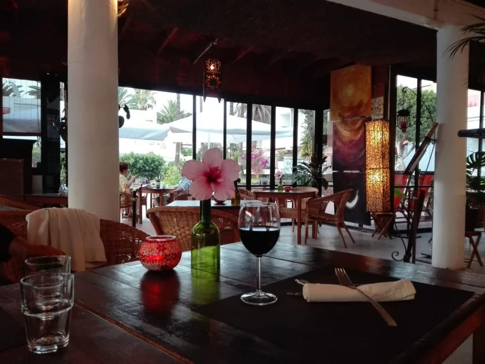 Restaurant/places to eat, Off site, Other, Location