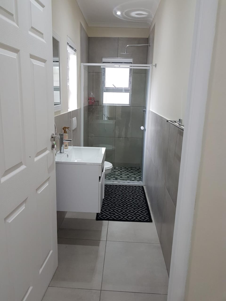 Sharon's House: Modern Self-Catering rooms Bed and Breakfast in Cape Town
