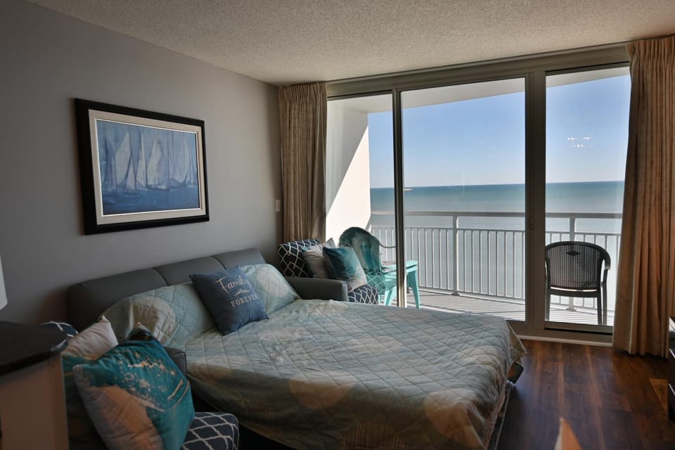 Bed, Balcony/Terrace, Photo of the whole room, Bedroom, Sea view