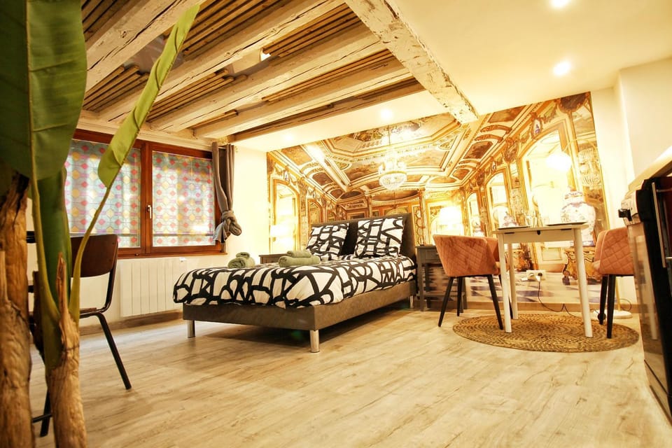 View (from property/room), Photo of the whole room, Seating area, Dining area