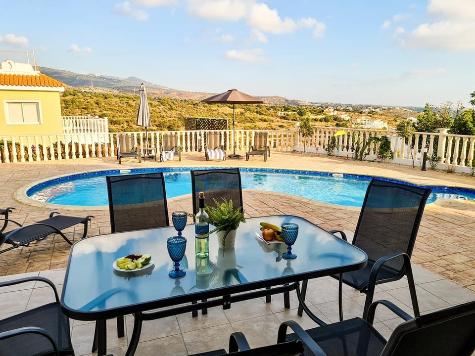 Patio, View (from property/room), Dining area, Swimming pool