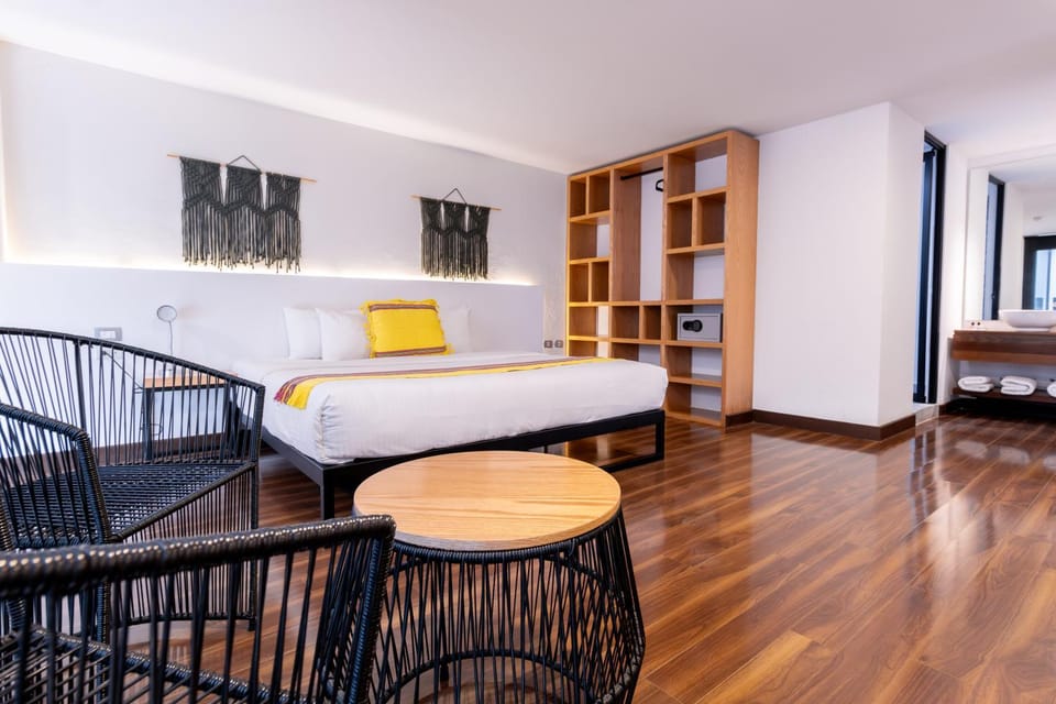 Bed, Photo of the whole room, wardrobe