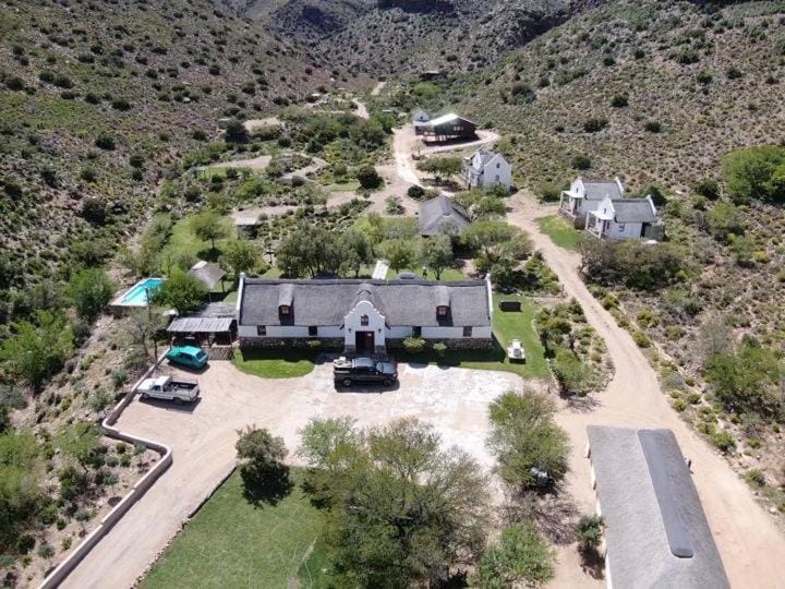 Property building, Restaurant/places to eat