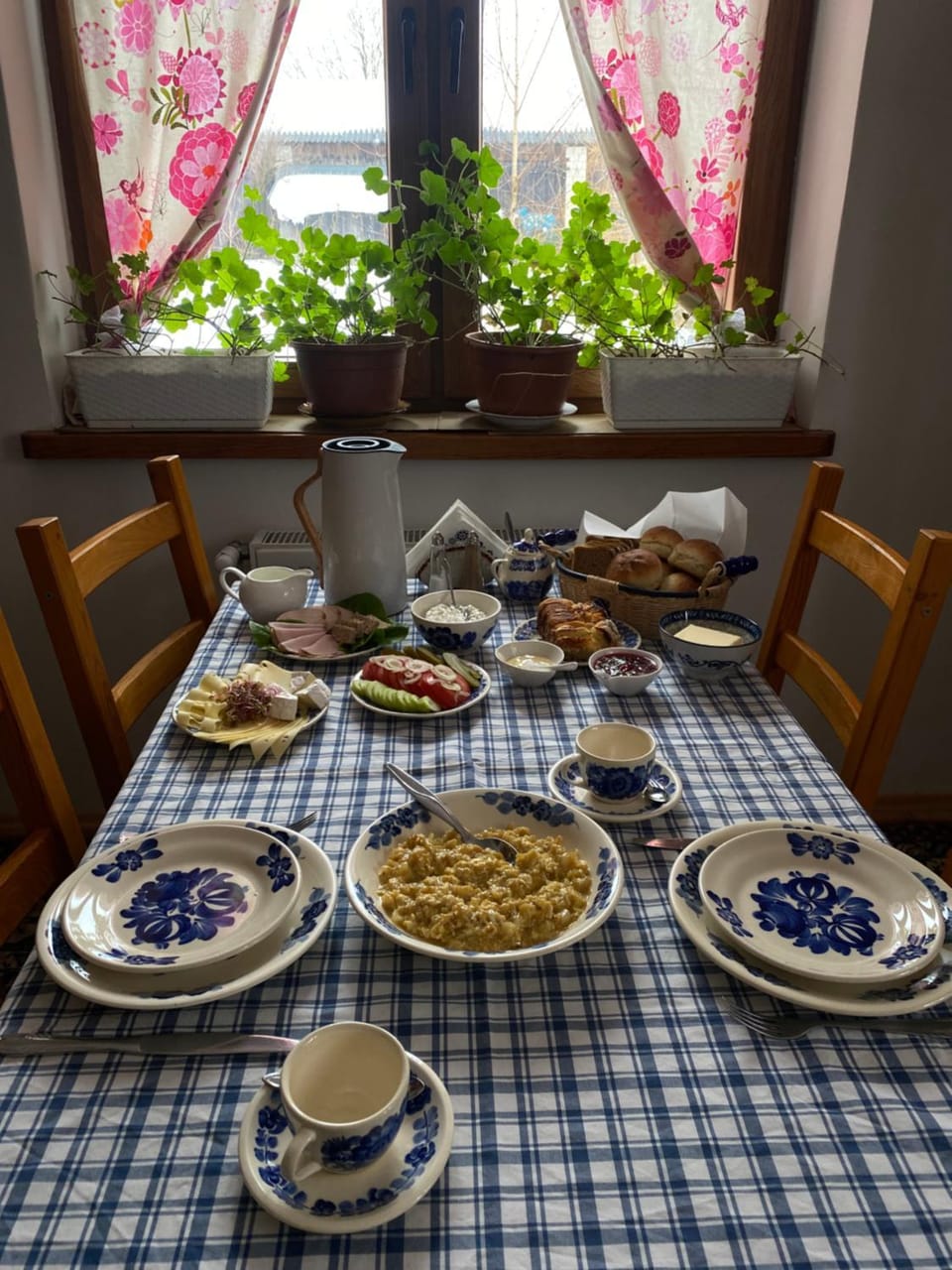 Food and drinks, Dining area, Food, Breakfast