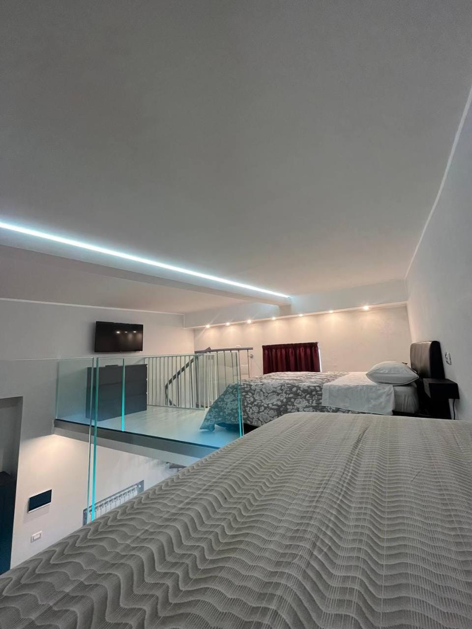 Bed, TV and multimedia, Photo of the whole room, Bedroom, furniture, heating, internet, air conditioner