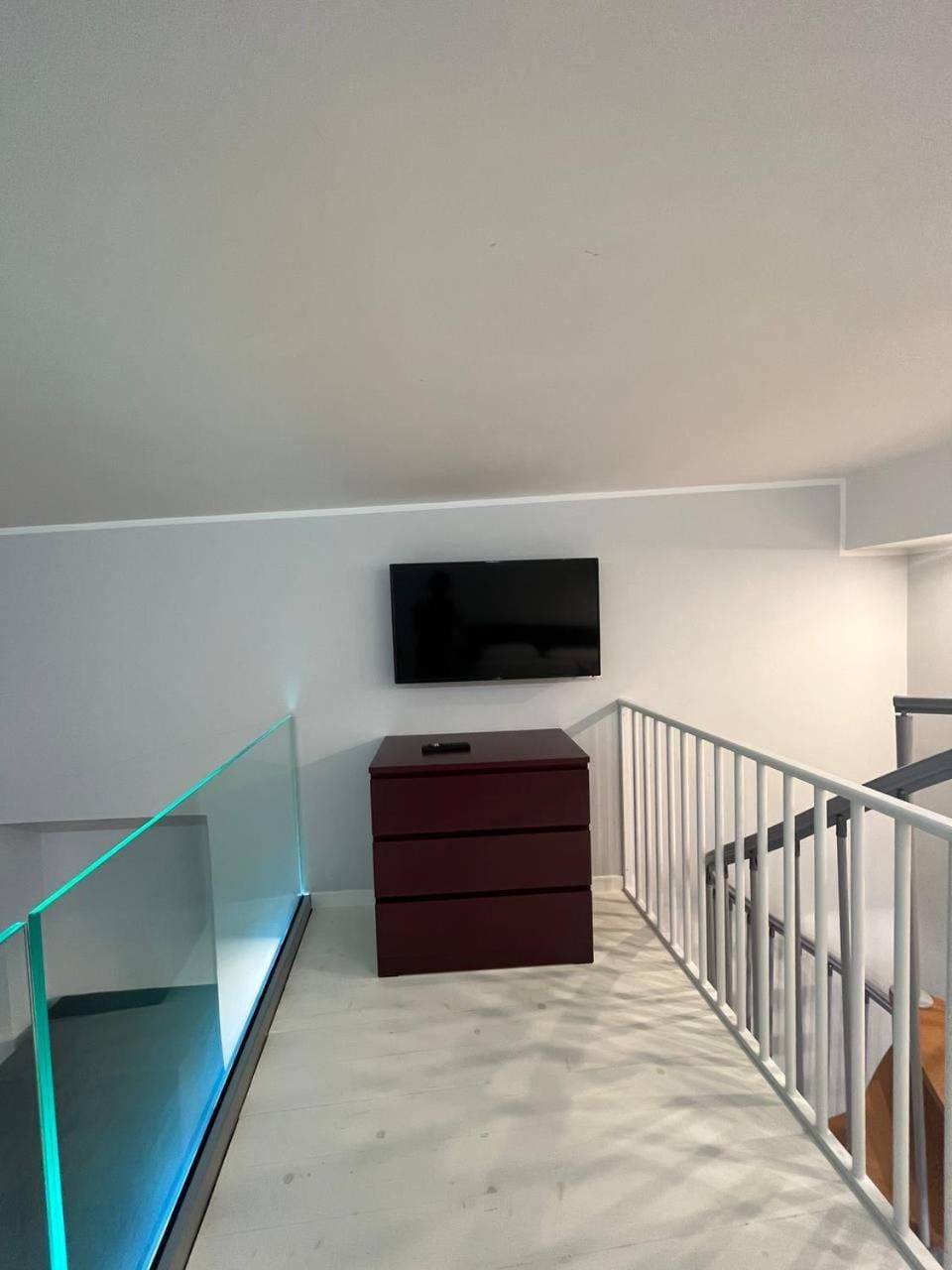 TV and multimedia, Photo of the whole room, Bedroom, furniture, heating, internet, wardrobe, air conditioner