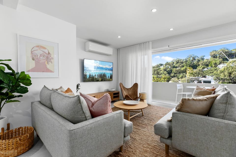 View (from property/room), Balcony/Terrace, Living room