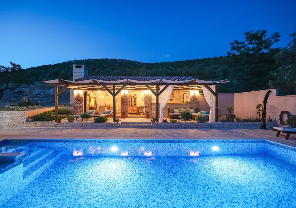 Natural landscape, Mountain view, Swimming pool